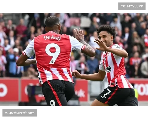 曼联对阵布伦特福德科林斯逃红牌判罚错误